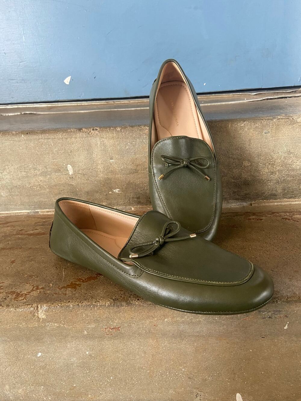 Stuart Weitzman olive green leather driving Mocs with bow detail